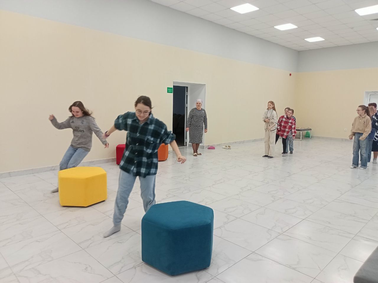 Олы Ачасыр мәдәният йортында балалар белән «Сәламәт яшим дисәң...» дигән исем астында төрле уеннар үткәрелгән