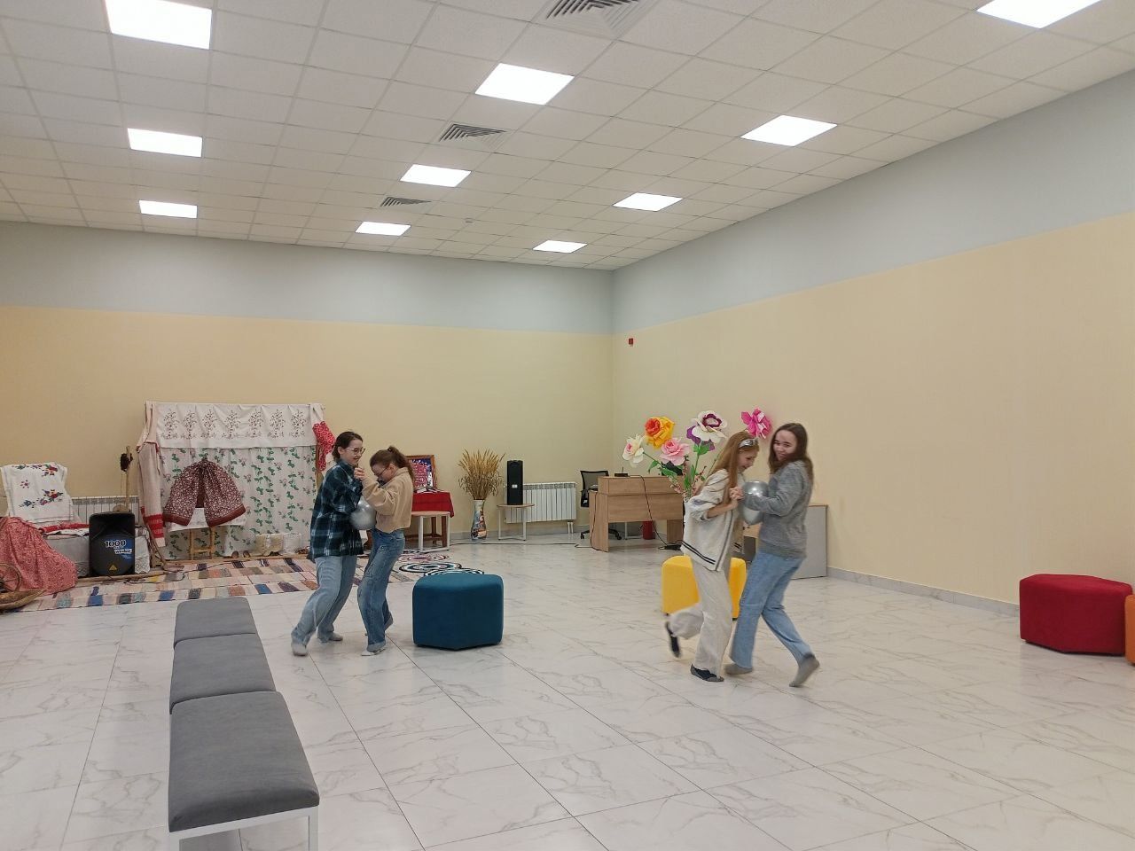 Олы Ачасыр мәдәният йортында балалар белән «Сәламәт яшим дисәң...» дигән исем астында төрле уеннар үткәрелгән