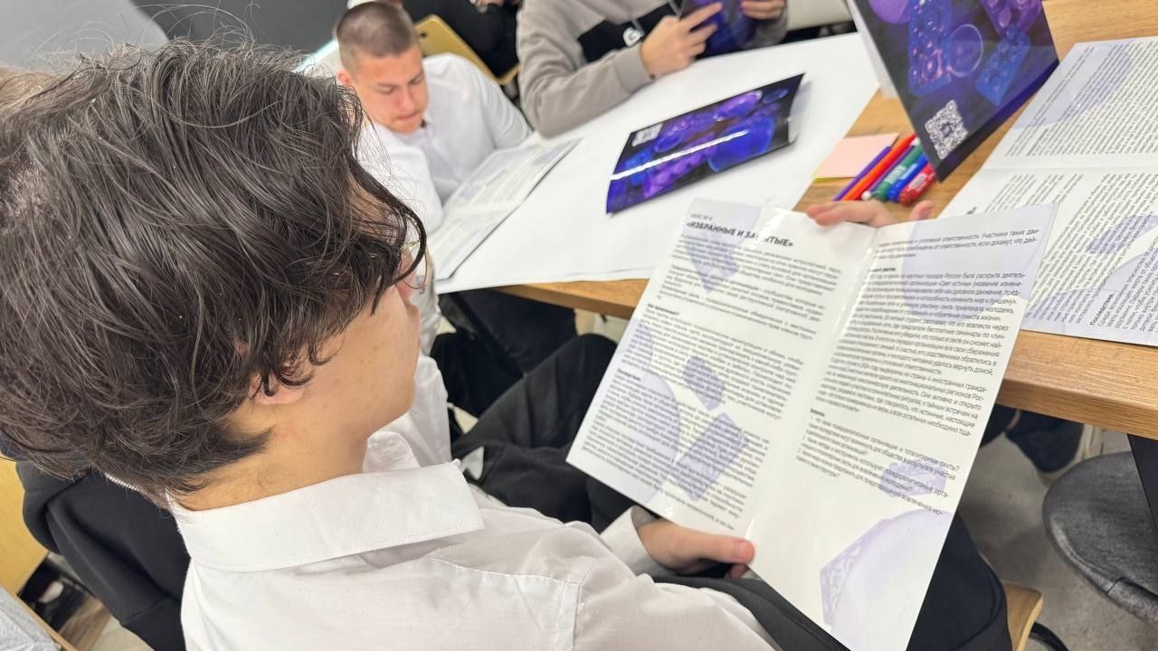 «Алдынгылар хәрәкәте» активистлары МХОда катнашкан егетләр белән очрашты