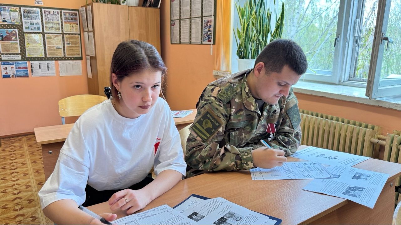 Яшел Үзәндә узган «Җиңү диктанты» төрле буынны берләштерде
