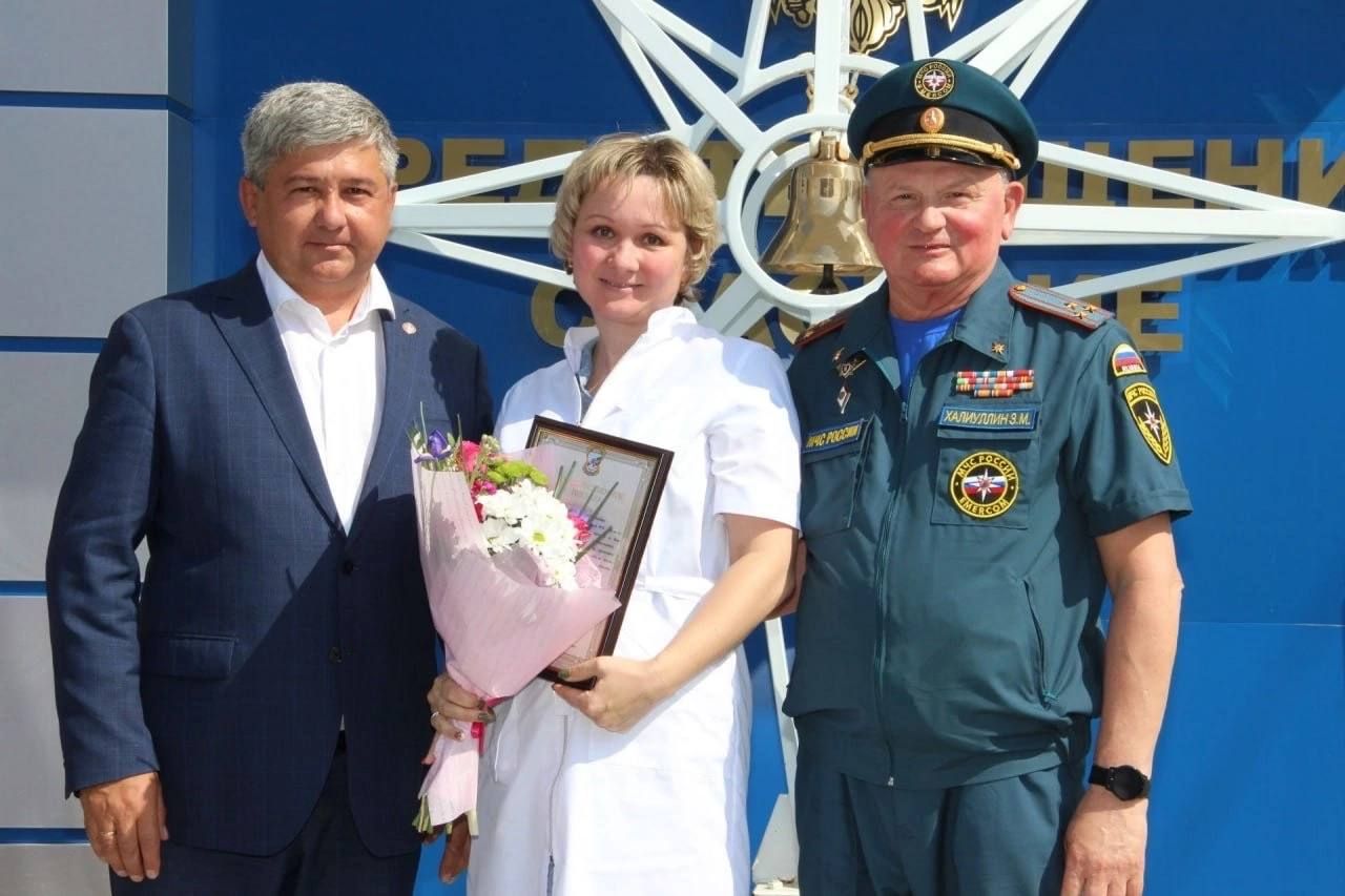 Ак халатлы шәфкать туташларын профессиональ бәйрәмнәре белән котлыйбыз!