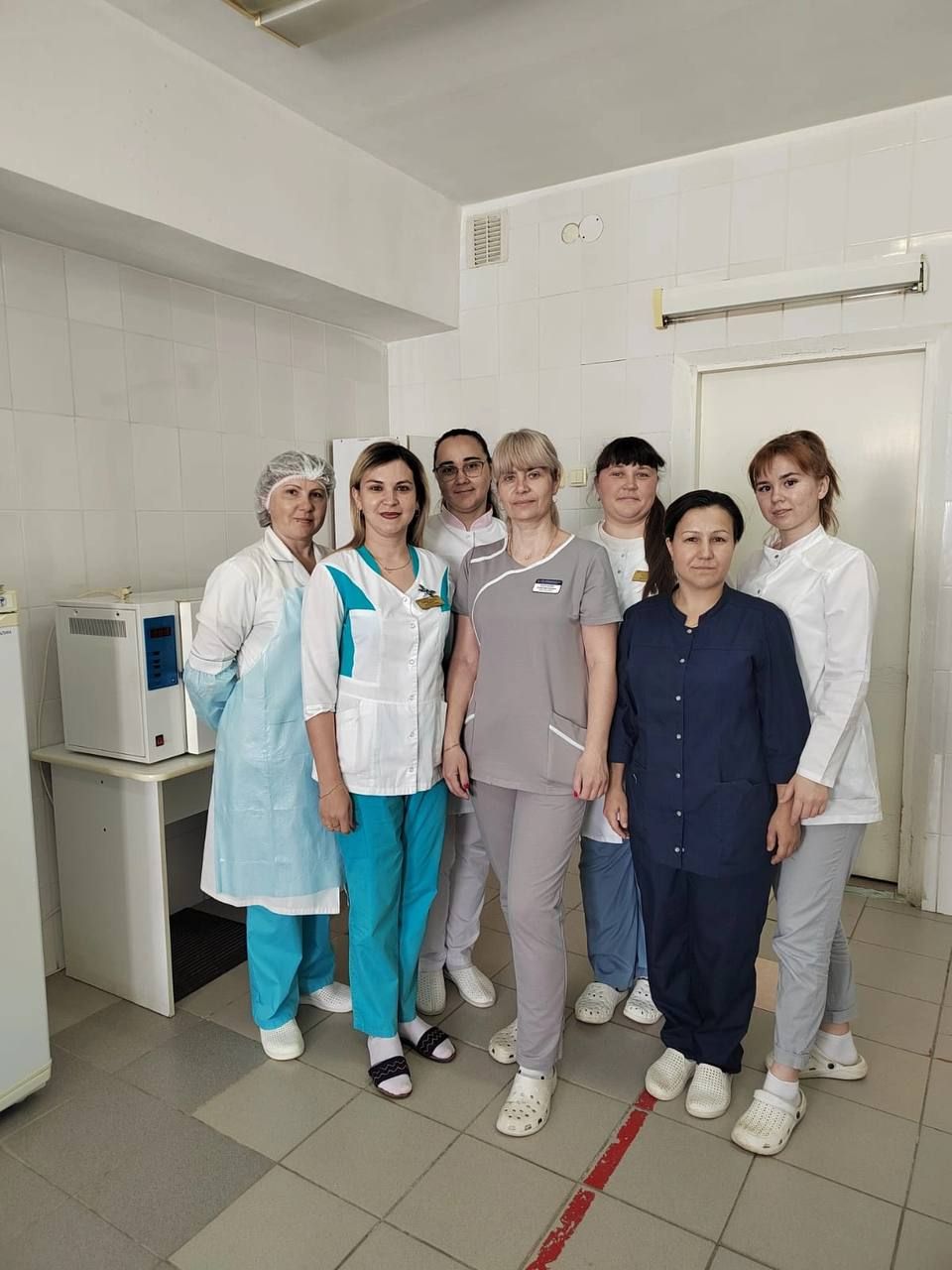 Ак халатлы шәфкать туташларын профессиональ бәйрәмнәре белән котлыйбыз!