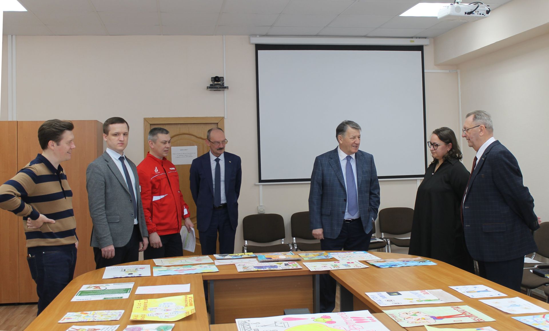 ПОЗиС АҖдә үз хезмәткәрләре турында кайгыртуга җитди караш куелган һәм бу юнәлештә гел яңарышка омтылу, эзләнү