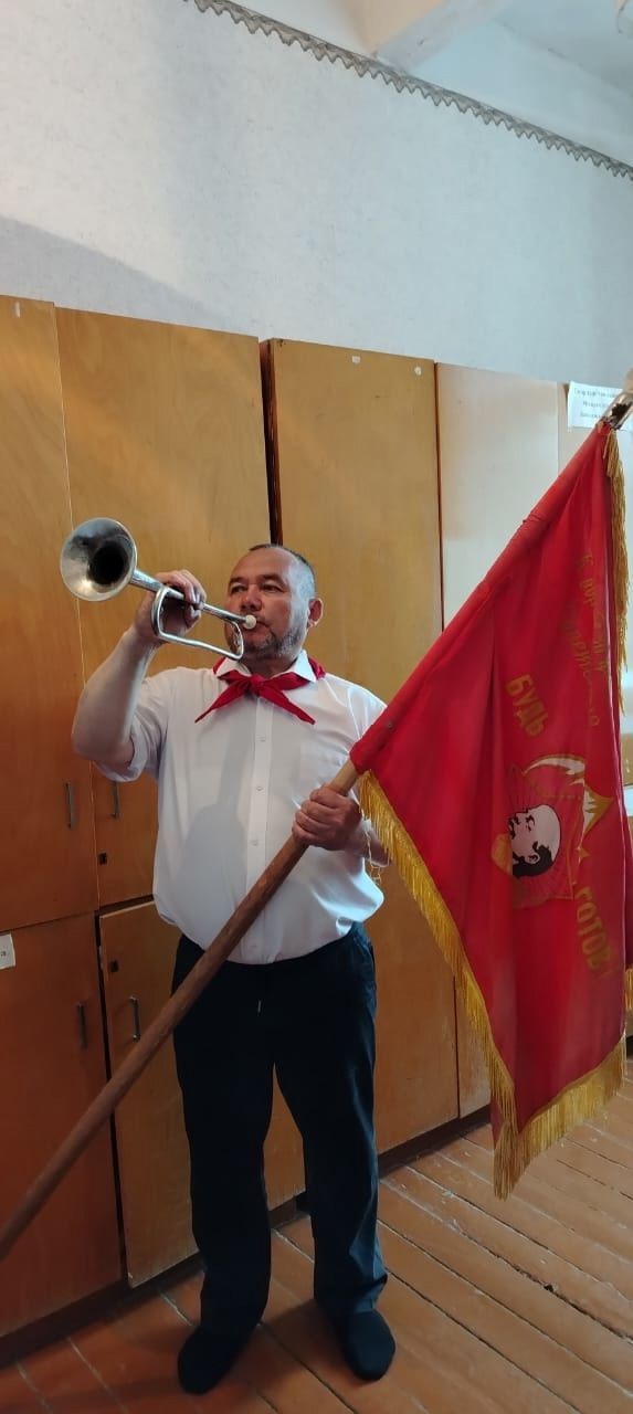 Бүген Пионерия көне!