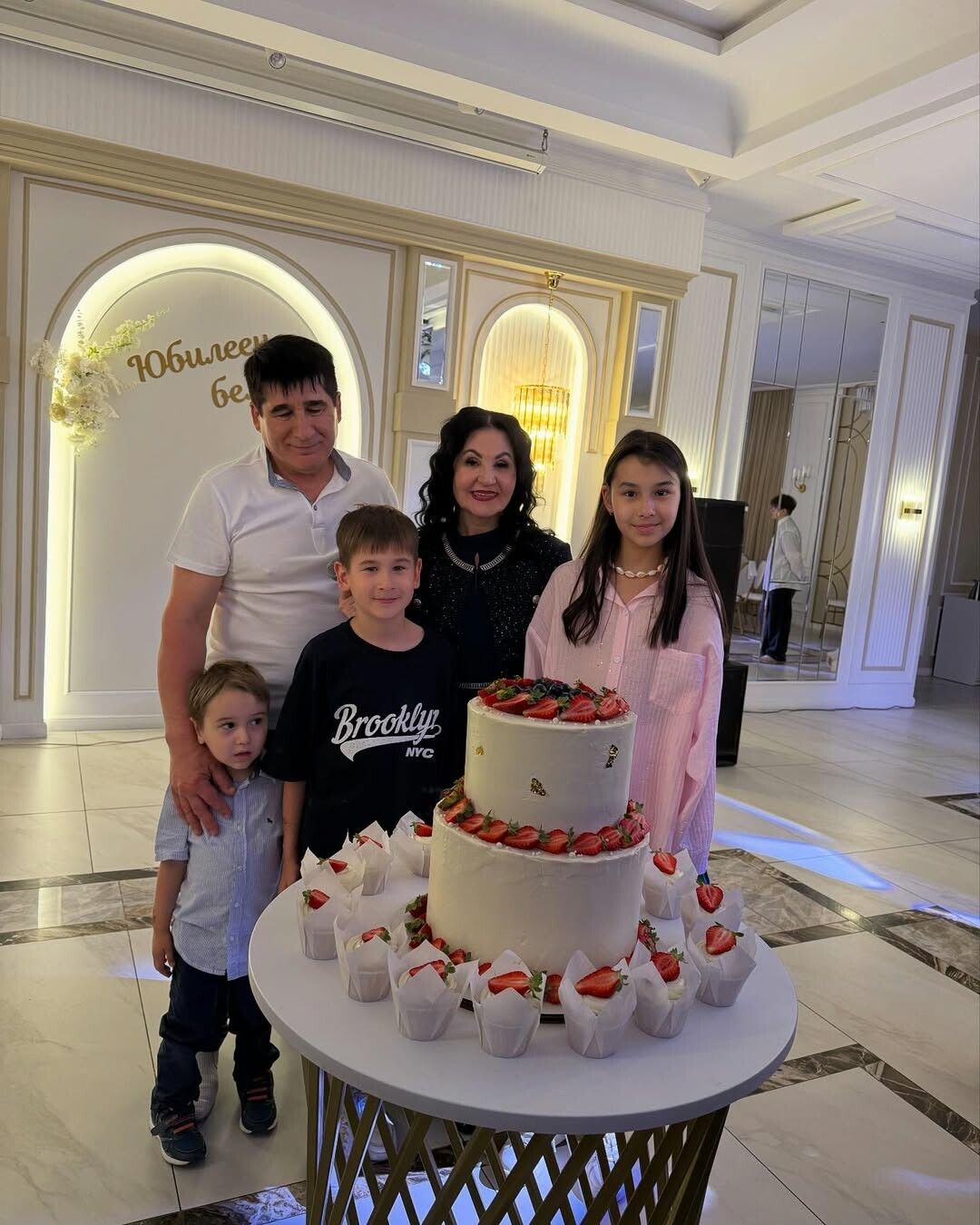Җәвит Шакиров: «Миллиард өстәп бирсәләр дә, башка хатын миңа кирәкми»