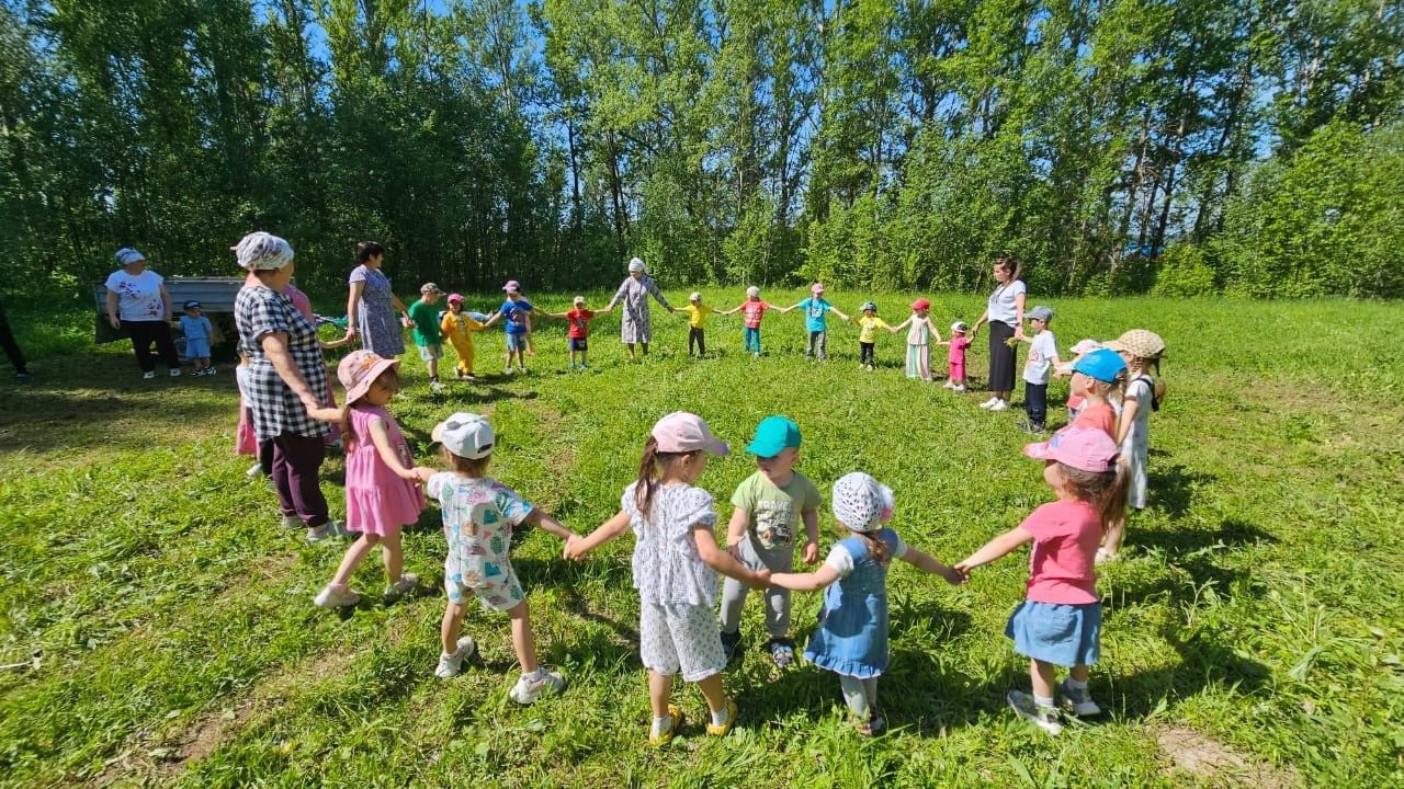 Яшел Үзән районы Карагуҗа авылында «Бәхетле балачак» дигән кичә уздырганнар