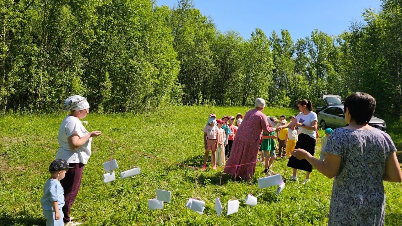 Яшел Үзән районы Карагуҗа авылында «Бәхетле балачак» дигән кичә уздырганнар