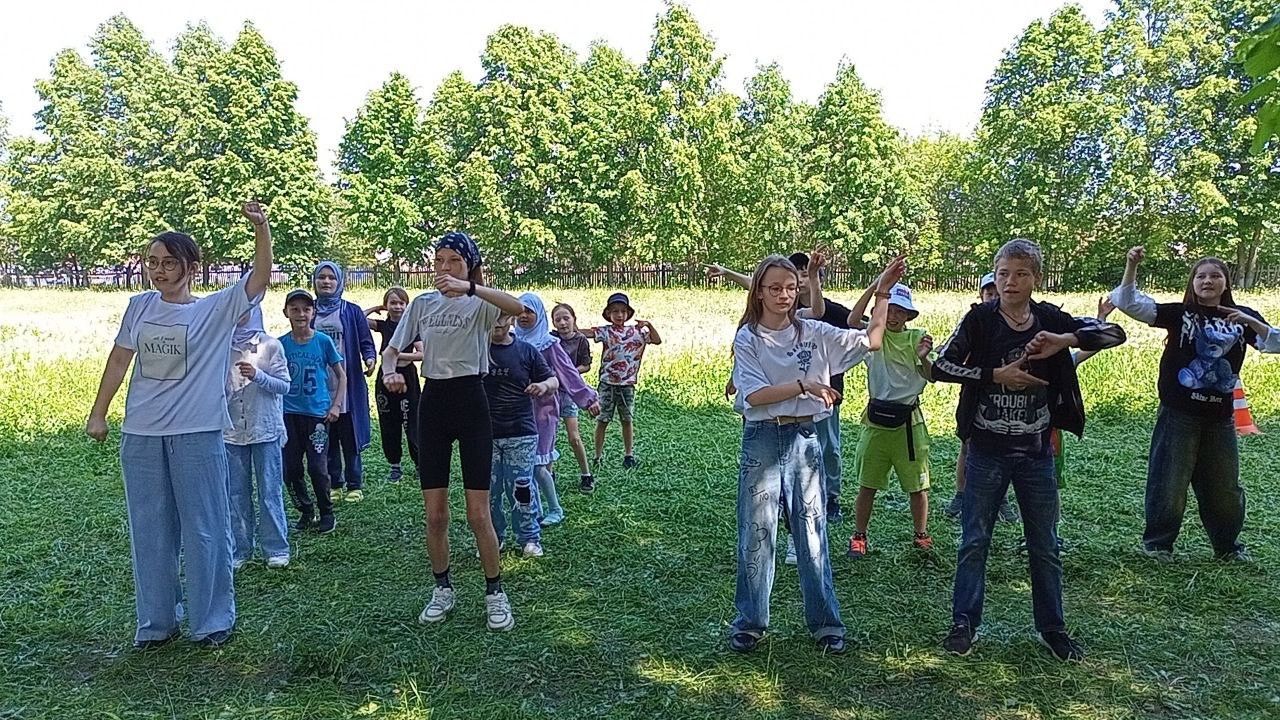 Олы Ачасыр авылында Халыкара балаларны яклау көнен билгеләп үттеләр