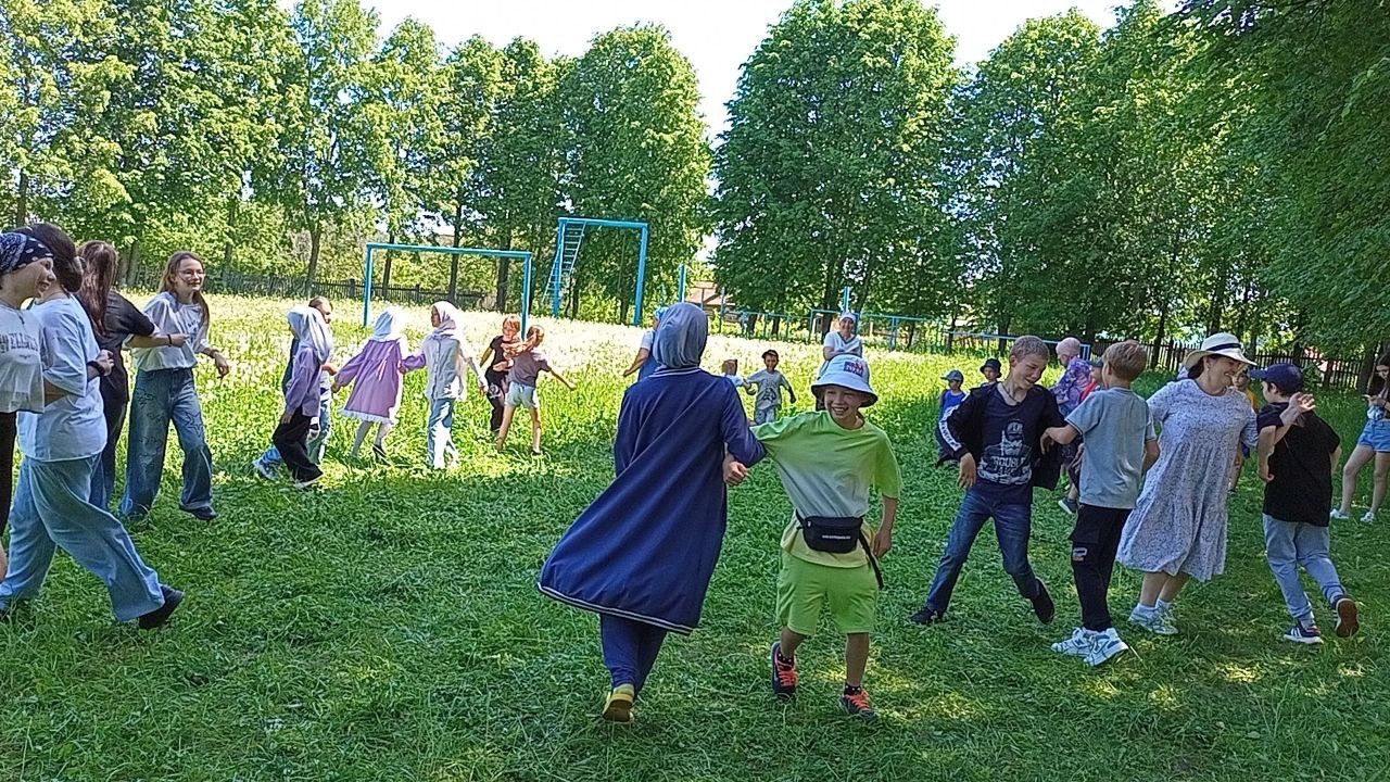 Олы Ачасыр авылында Халыкара балаларны яклау көнен билгеләп үттеләр