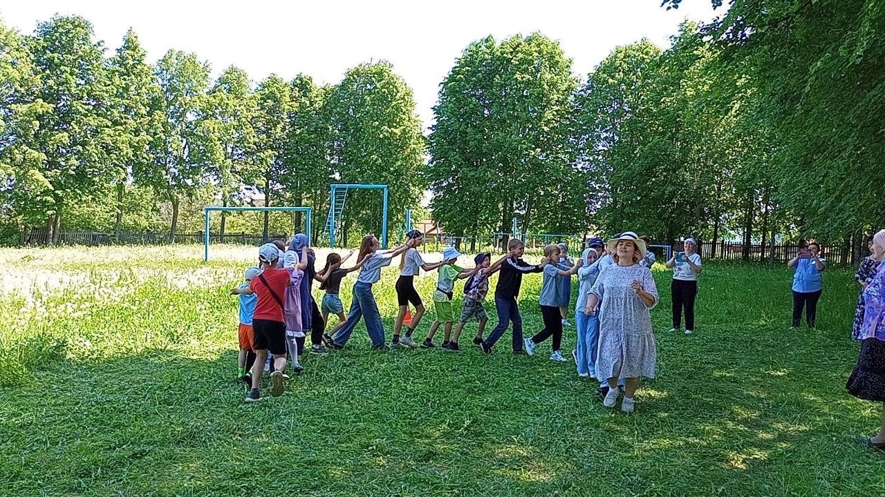 Олы Ачасыр авылында Халыкара балаларны яклау көнен билгеләп үттеләр