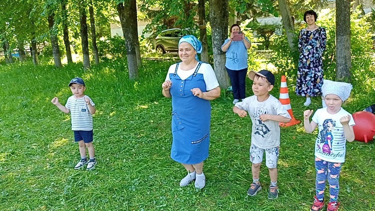 Олы Ачасыр авылында Халыкара балаларны яклау көнен билгеләп үттеләр