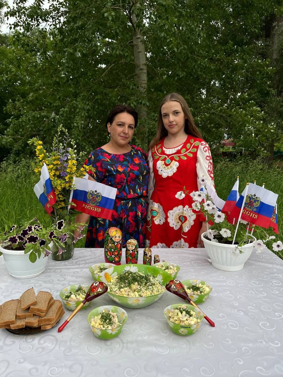 Акъегет авылында «Мастер шеф» түгәрәгенә йөрүче кызлар Россия көнен «тәмле» үткәргән