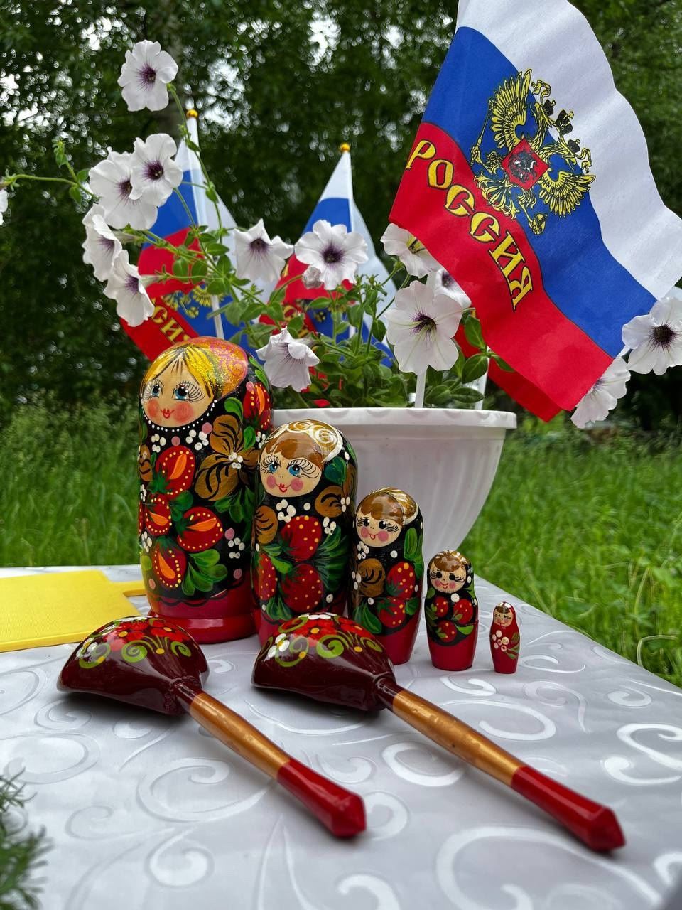 Акъегет авылында «Мастер шеф» түгәрәгенә йөрүче кызлар Россия көнен «тәмле» үткәргән