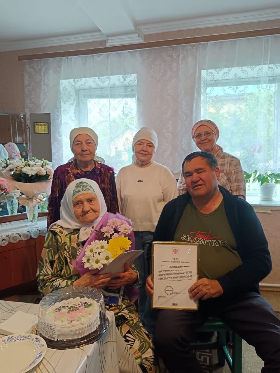 Кече Шырдан авылында яшәүче Илһамия Гали кызы Сибгатуллина 90 яшьлеген каршы алды