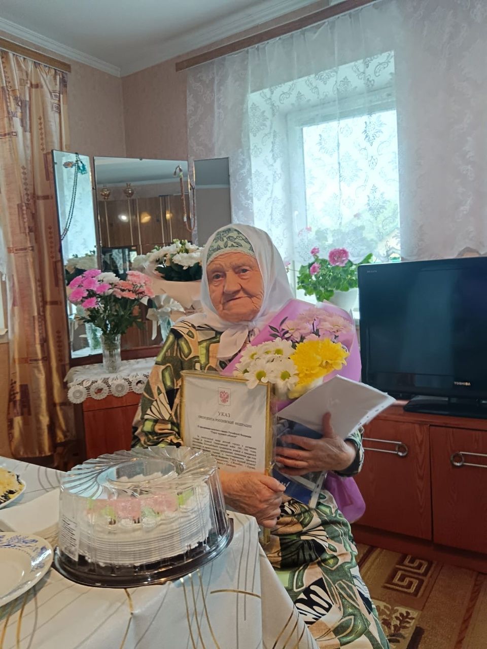 Кече Шырдан авылында яшәүче Илһамия Гали кызы Сибгатуллина 90 яшьлеген каршы алды