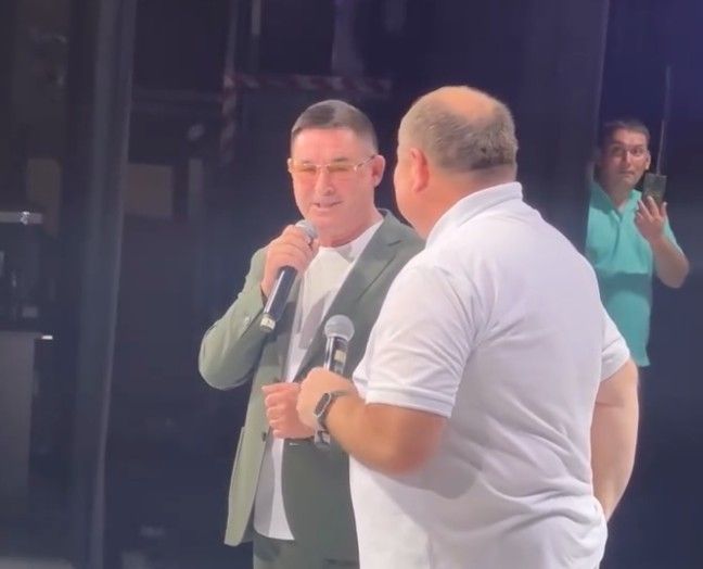 Салават Фәтхетдинов Вадим Захаровның туган көненә махсус бүләк ясаган