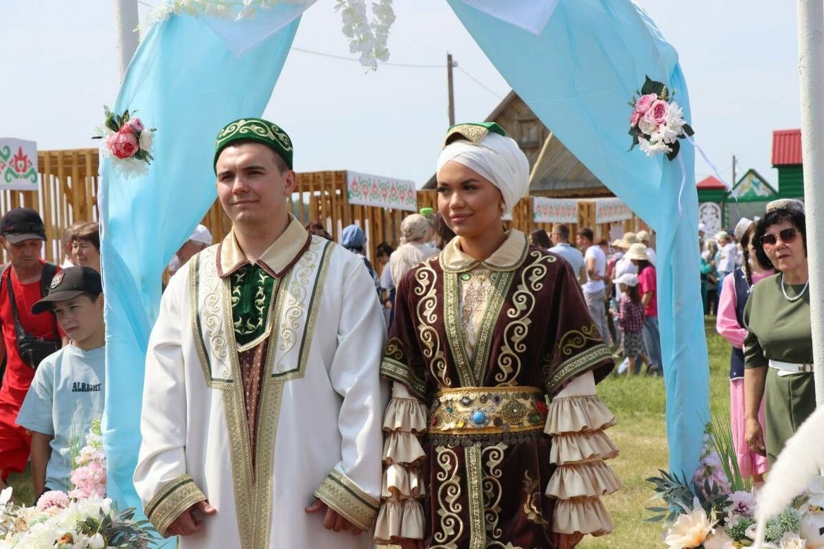 Сабан туенда символик вакыйга - никах теркәү тантанасы узган