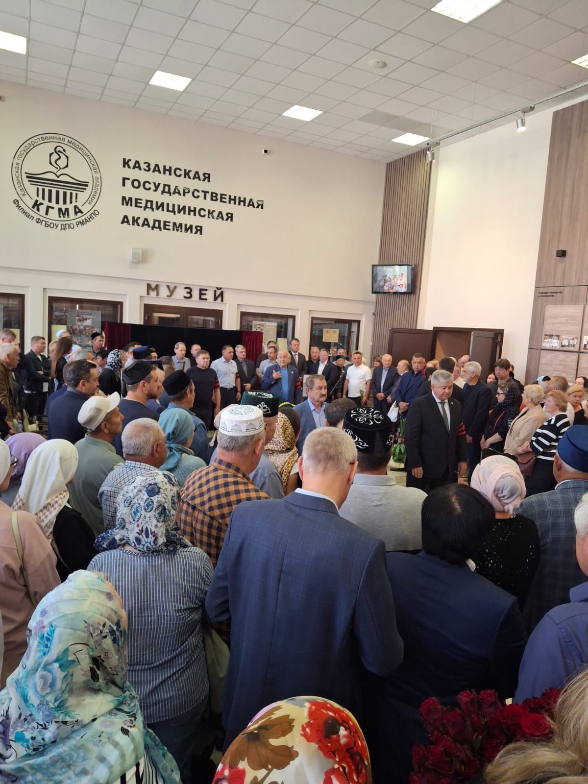 Казанда РФ атказанган табибы, «Сосновый Бор» шифаханәсе җитәкчесе Гатин Фоат Фатыйх улы белән хушлаштылар