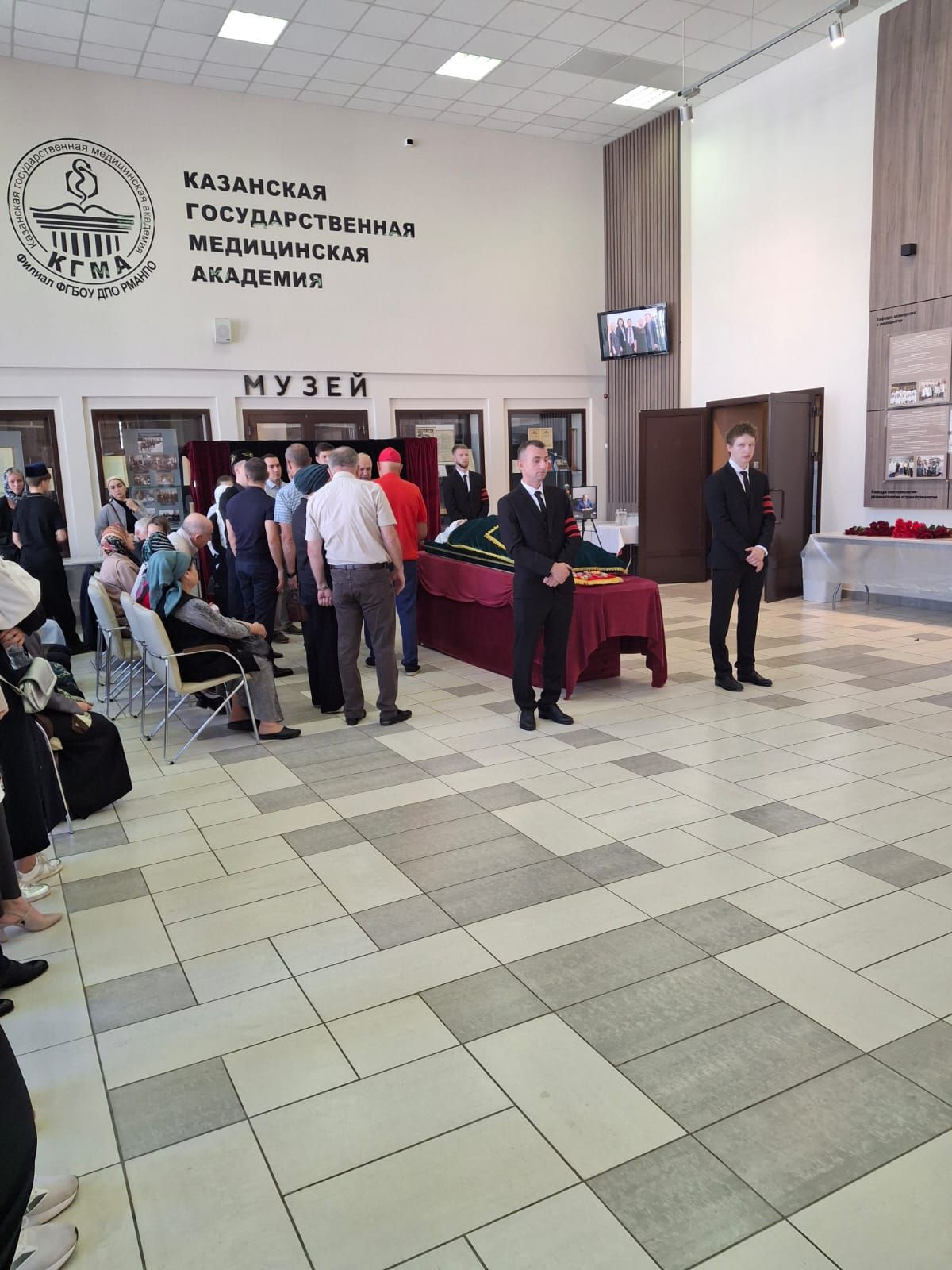 Казанда РФ атказанган табибы, «Сосновый Бор» шифаханәсе җитәкчесе Гатин Фоат Фатыйх улы белән хушлаштылар