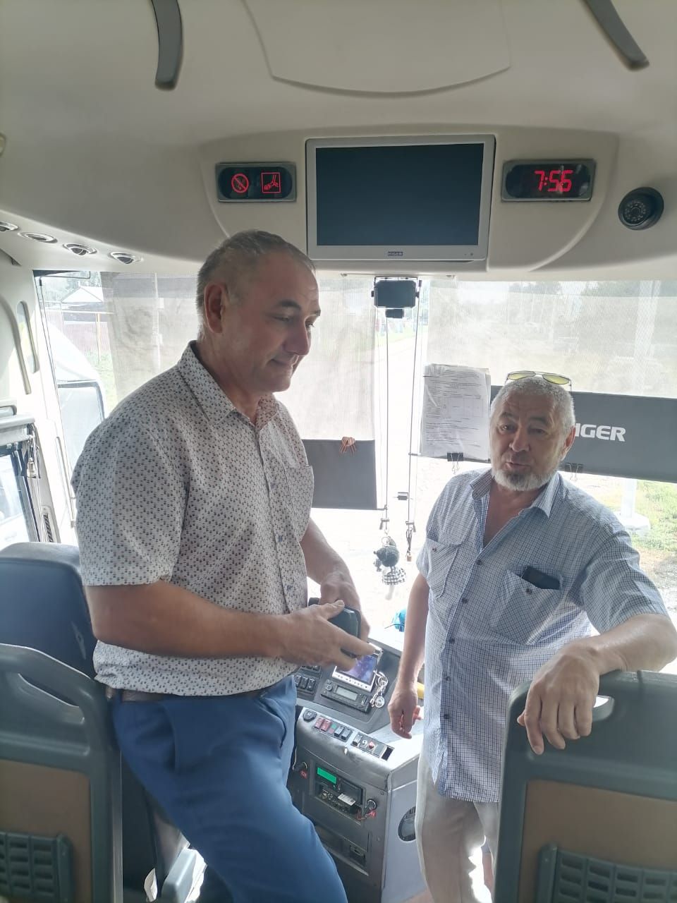 «Өмет» волонтерлар төркеме һәм МХО катнашучыларның аналары Яңа Кырлай авылына сәяхәт кылды