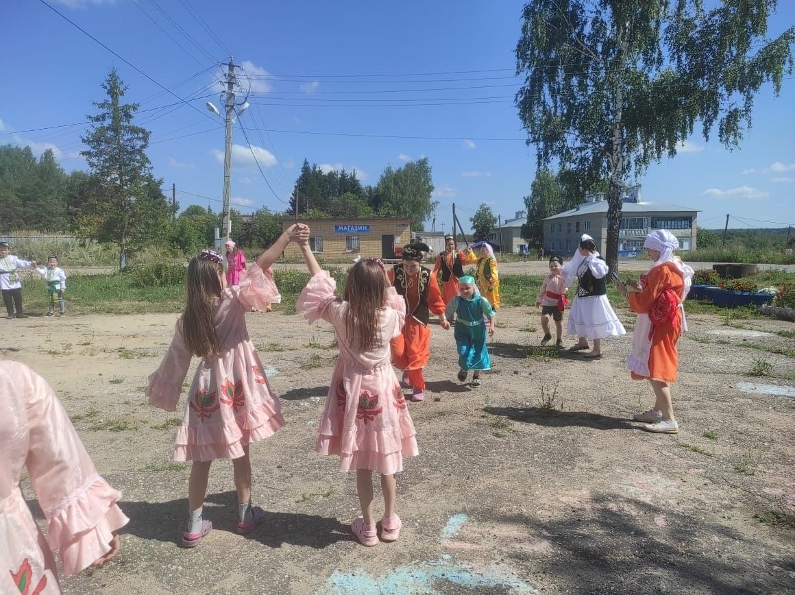 Бишнә авылы мәдәният йорты каршында бик матур чара узган