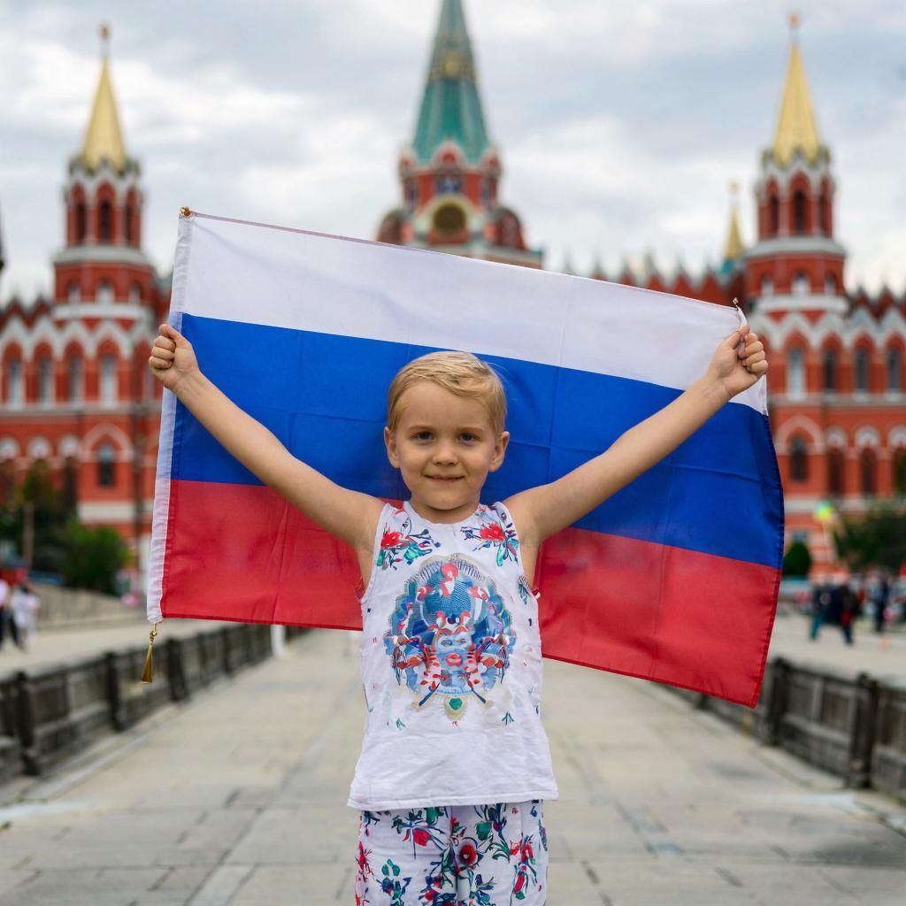Россия Федерациясе Дәүләт флагы көне белән!