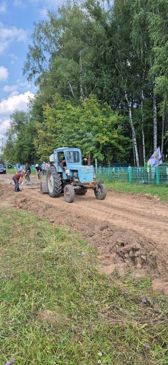 «Бергә җыелдык та, эшне башладык»: Олы Карагуҗа авылында яшәүчеләр мөстәкыйль рәвештә зиратка юл салган