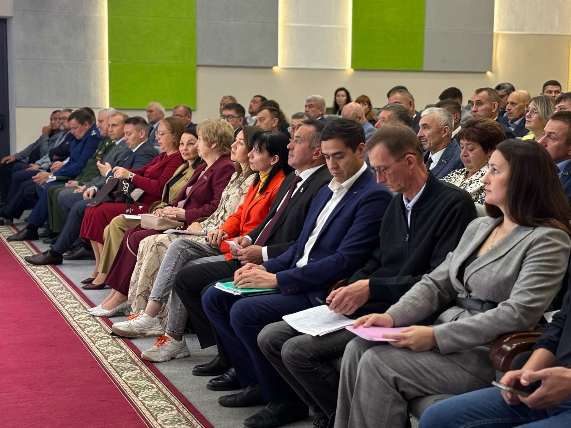 Яшел Үзән муниципаль районы Советының сигезенче сессиясе һәм дүртенче чакырылыш Яшел Үзән шәһәре Советының кырык икенче сессиясе узды