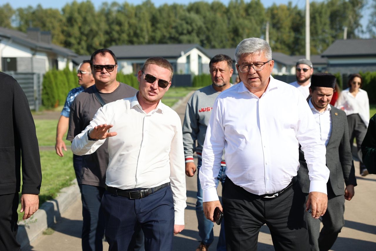 Яңа бистә туган көнен билгели: район башлыгы юл вәгъдә итте
