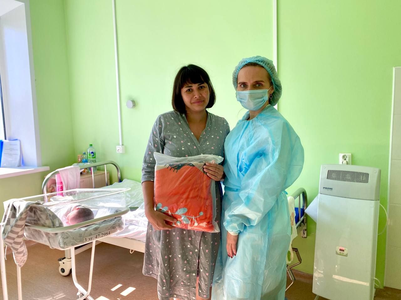Яңа туган балаларны кайгыртып: Яшел Үзән балалар табу йортында «Кызгылт сары - куркынычсыз балачак төсе» дигән акция узды