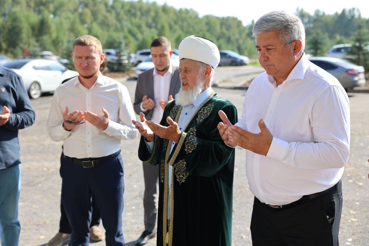 Яңа бистә туган көнен билгели: район башлыгы юл вәгъдә итте