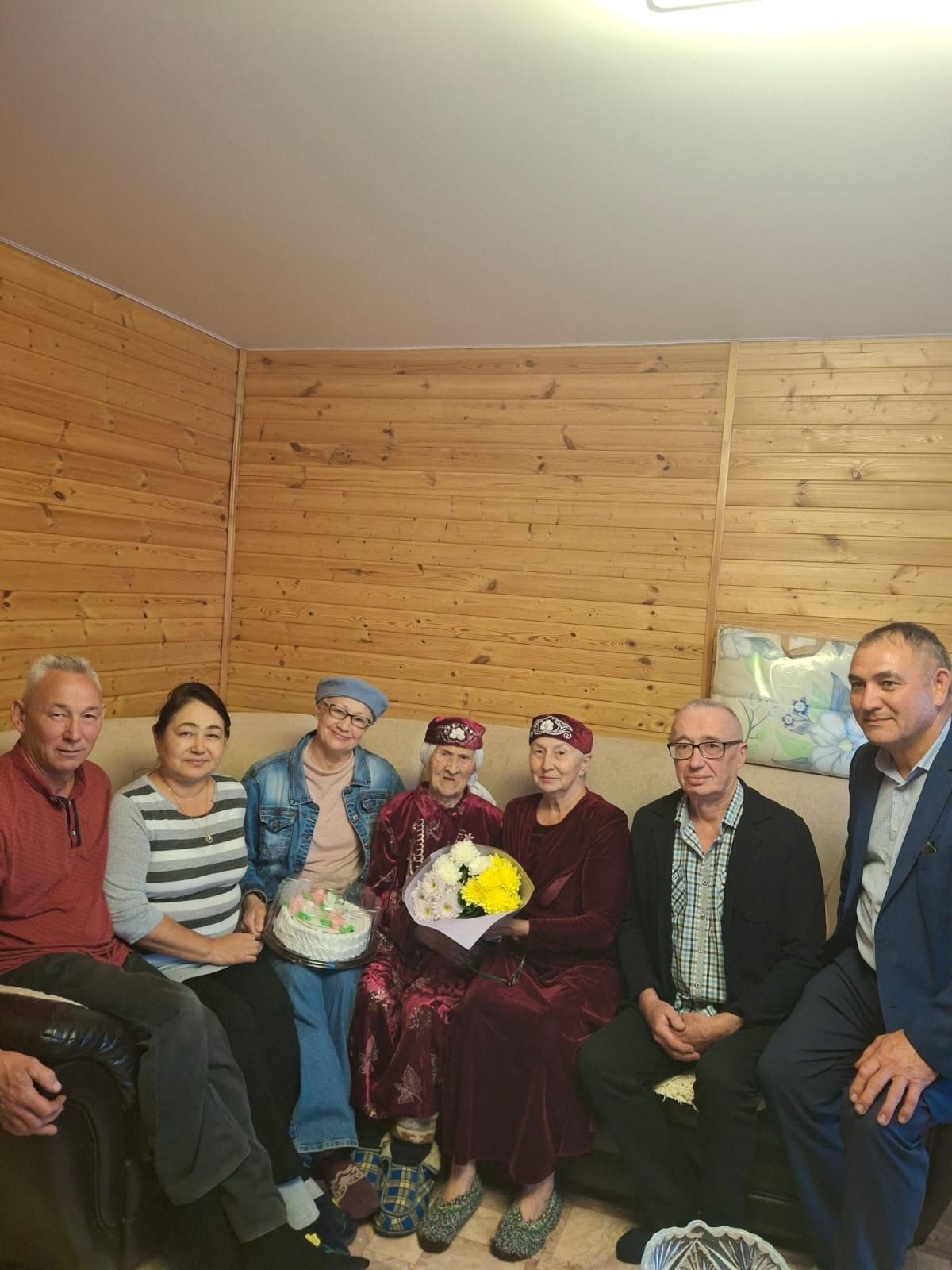Норлат авылында гомер кичерүче Ләлә Хәйрулла кызы Фәхретдинова 90 яшьлек юбилеен билгеләде