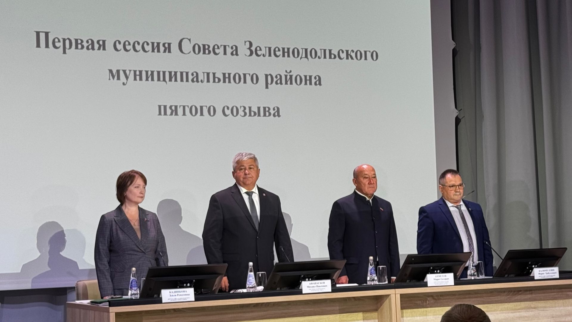 Марат Әхмәтов Яшел Үзән районы Советының беренче сессиясендә катнашты, анда башлык итеп Михаил Афанасьев сайланды
