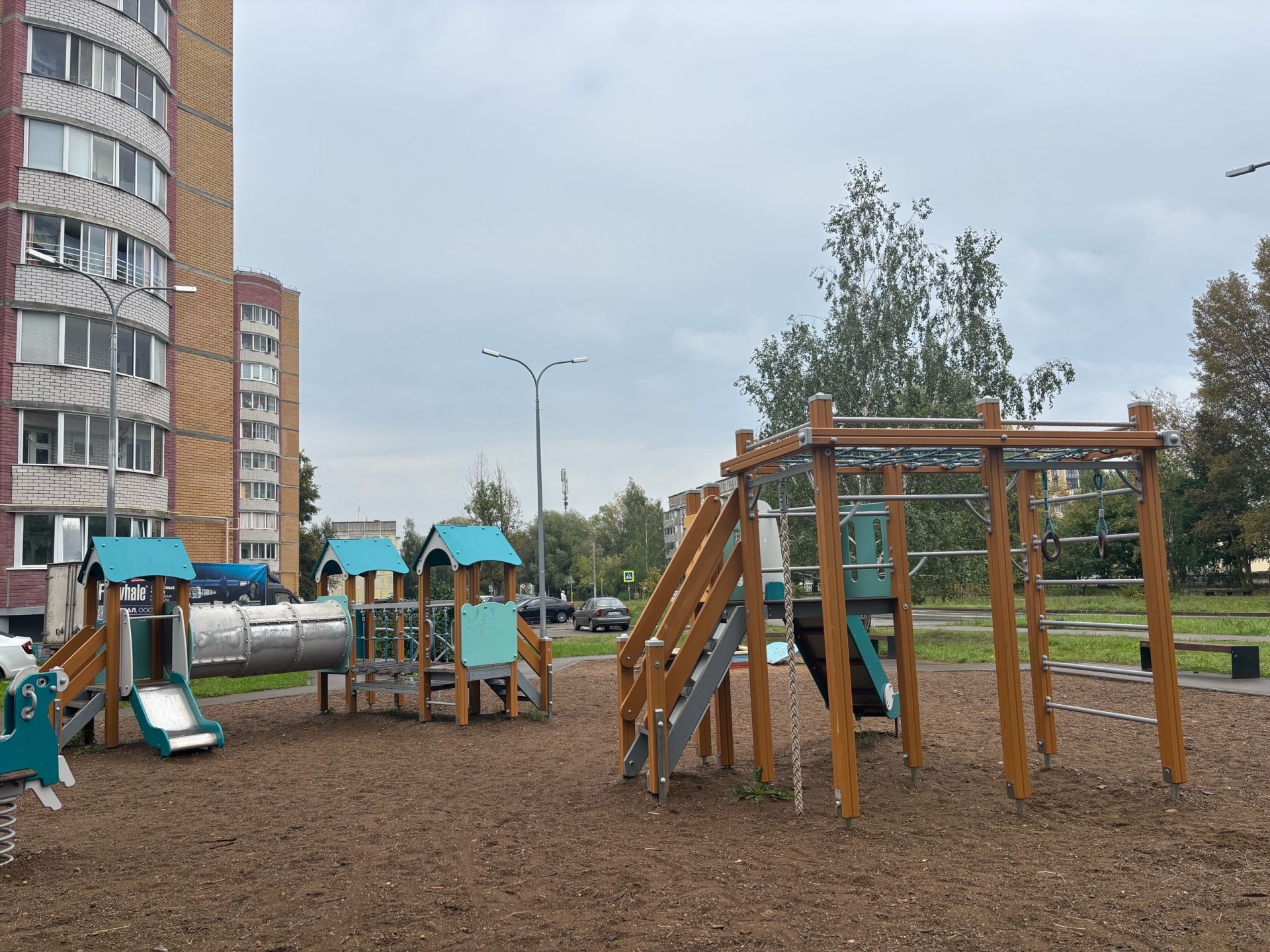 Балалар мәйданчыгында уйнаган сабыйны урлаганнар