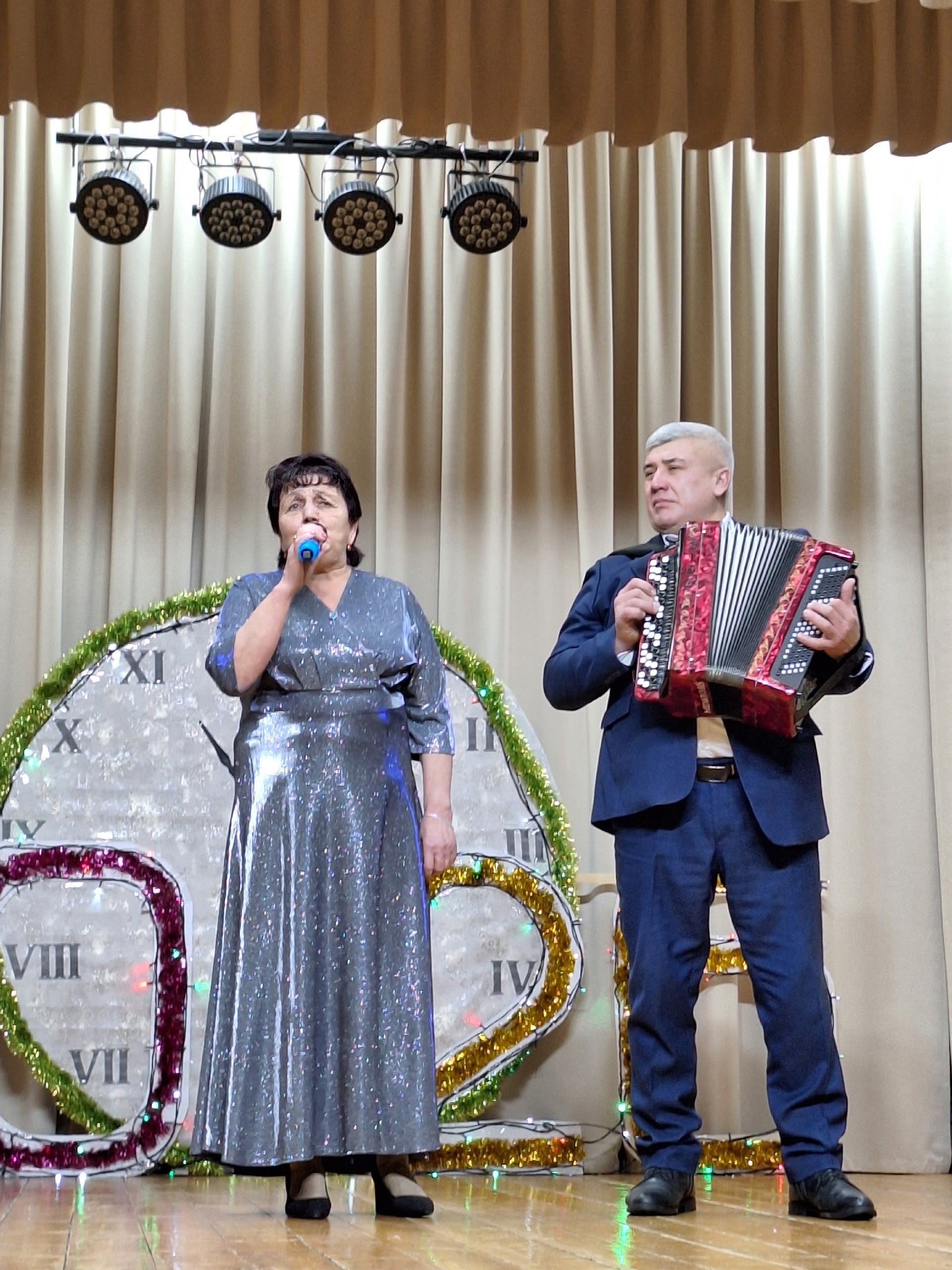 Мулла Иле мәдәният йортында «Яңа ел сәгате» дип исемләнгән чара узды