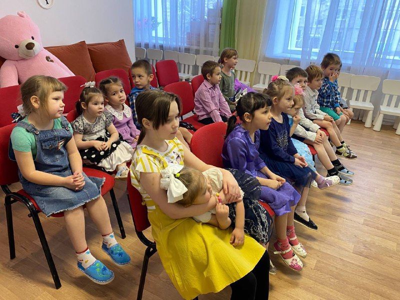 Дәүләт Советы депутаты Ренат Мистахов Яңа ел алдыннан «Гнездышко» приютында тәрбияләнүче балаларны котлады