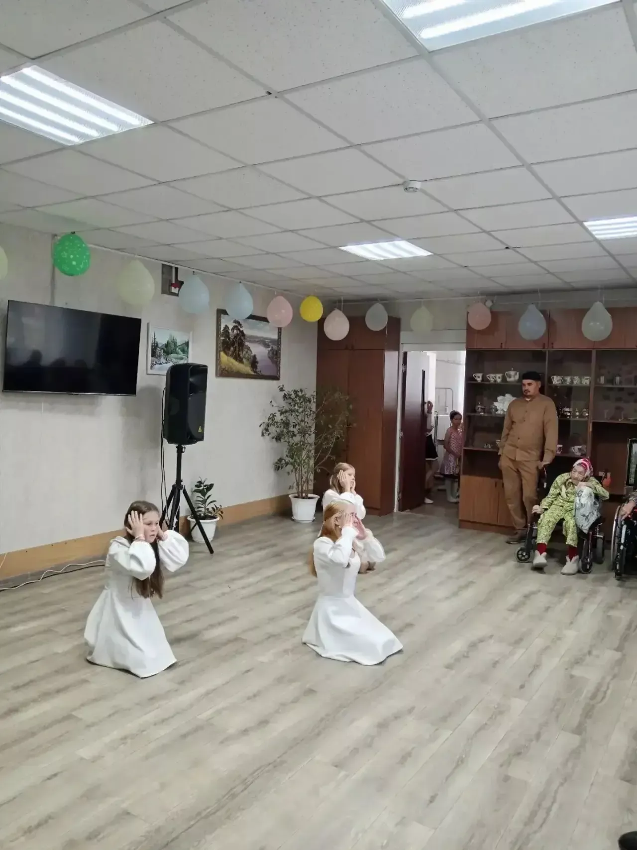 Норлат балалар йорты тәрбияләнүчеләре өлкәннәр өчен концерт куйды