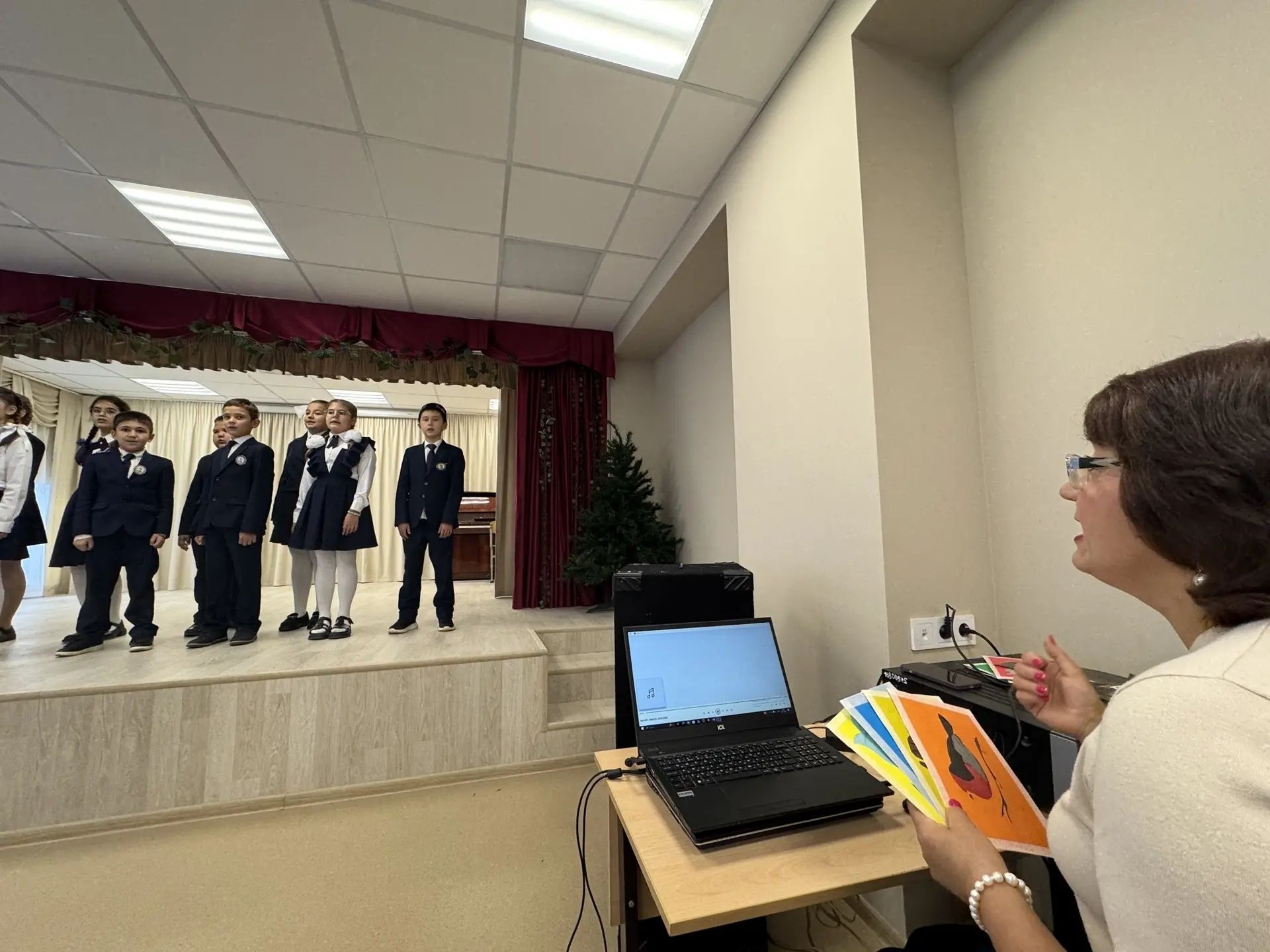 Әйшә гимназиясендә «Әбием, әбекәем» дип исемләнгән җылы һәм күңелле кичә узды