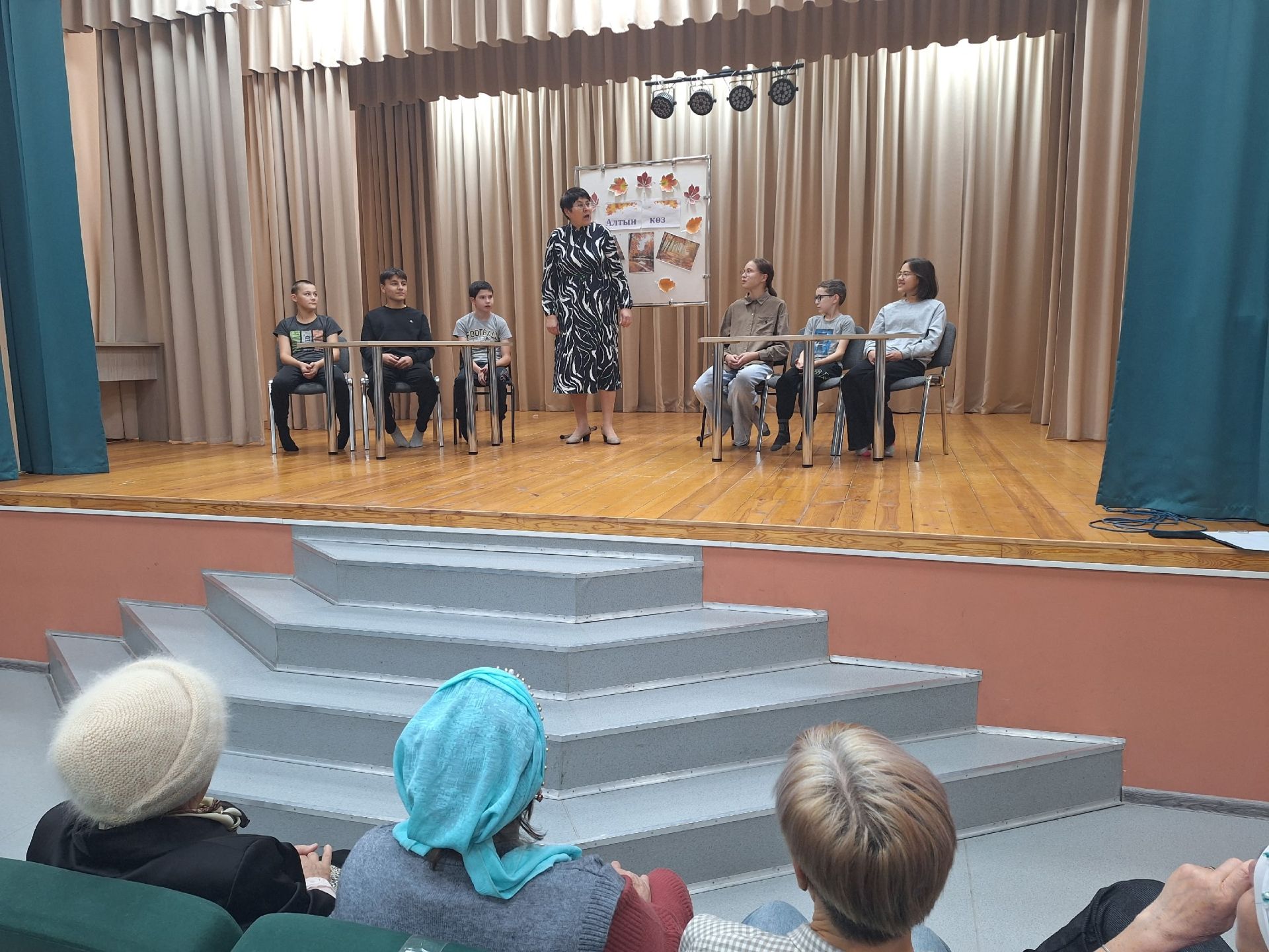 Мулла Иле мәдәният йортында яшүсмерләр өчен «Көзге бал» бәйрәме үткәрелде