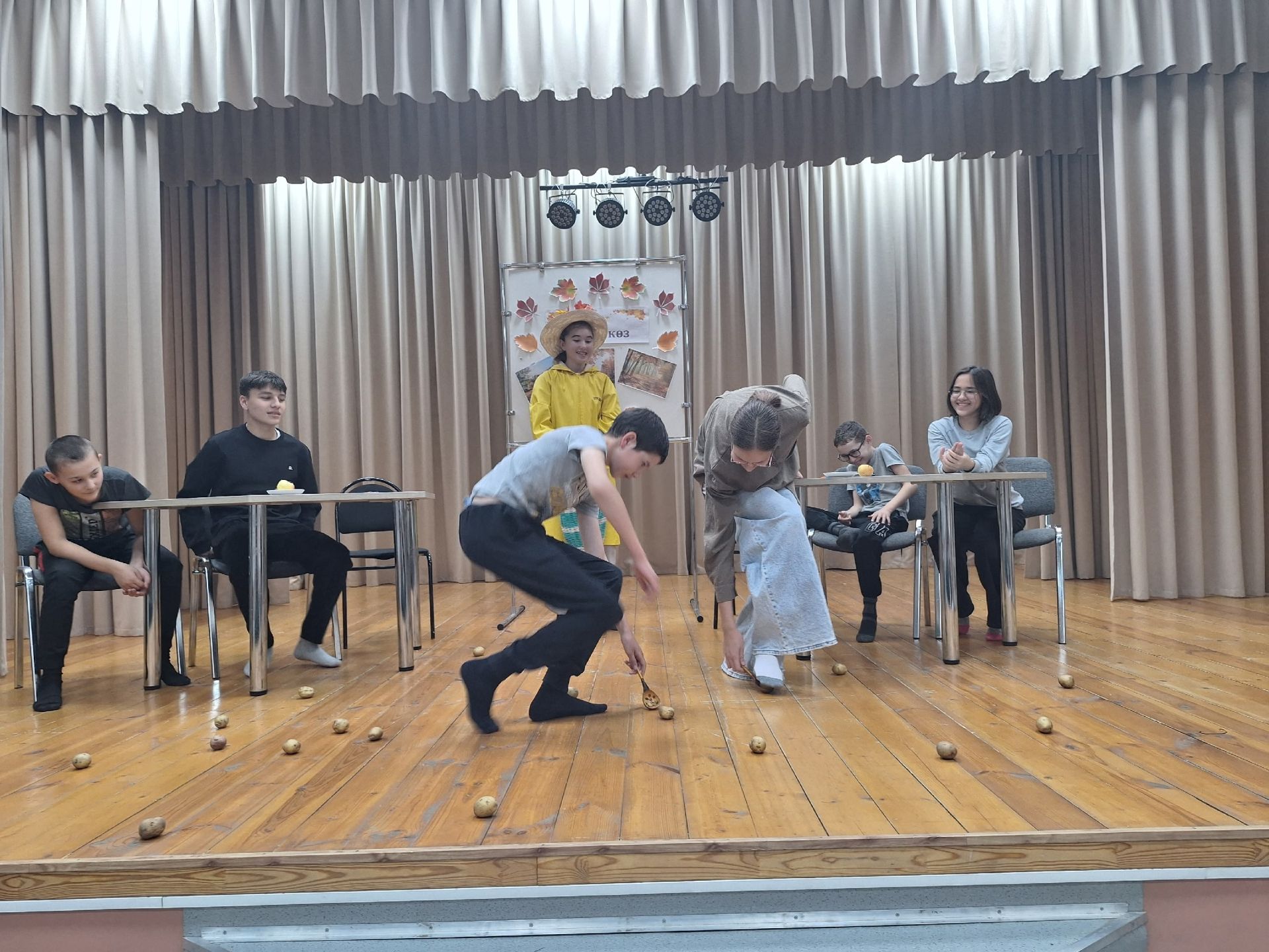 Мулла Иле мәдәният йортында яшүсмерләр өчен «Көзге бал» бәйрәме үткәрелде