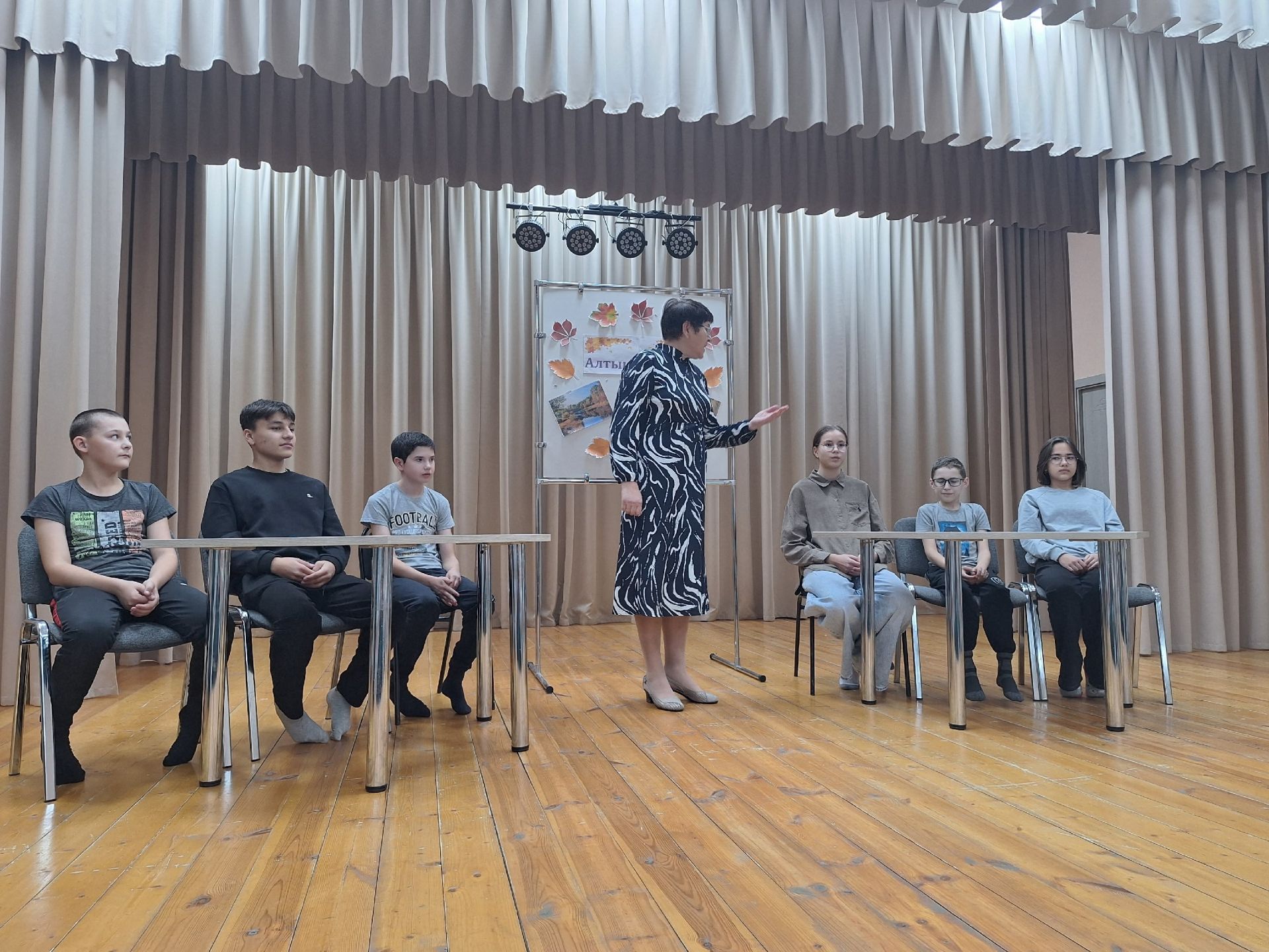Мулла Иле мәдәният йортында яшүсмерләр өчен «Көзге бал» бәйрәме үткәрелде