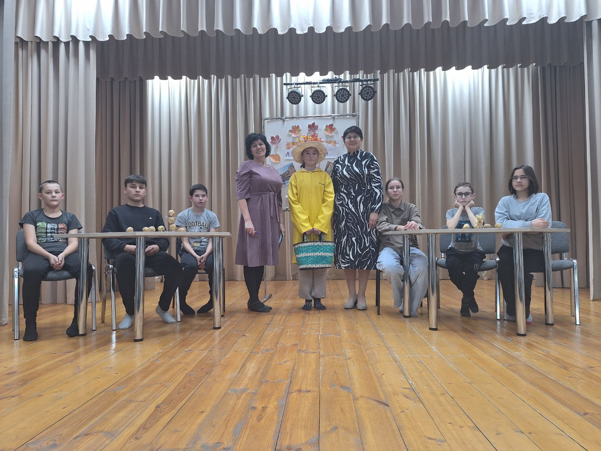 Мулла Иле мәдәният йортында яшүсмерләр өчен «Көзге бал» бәйрәме үткәрелде