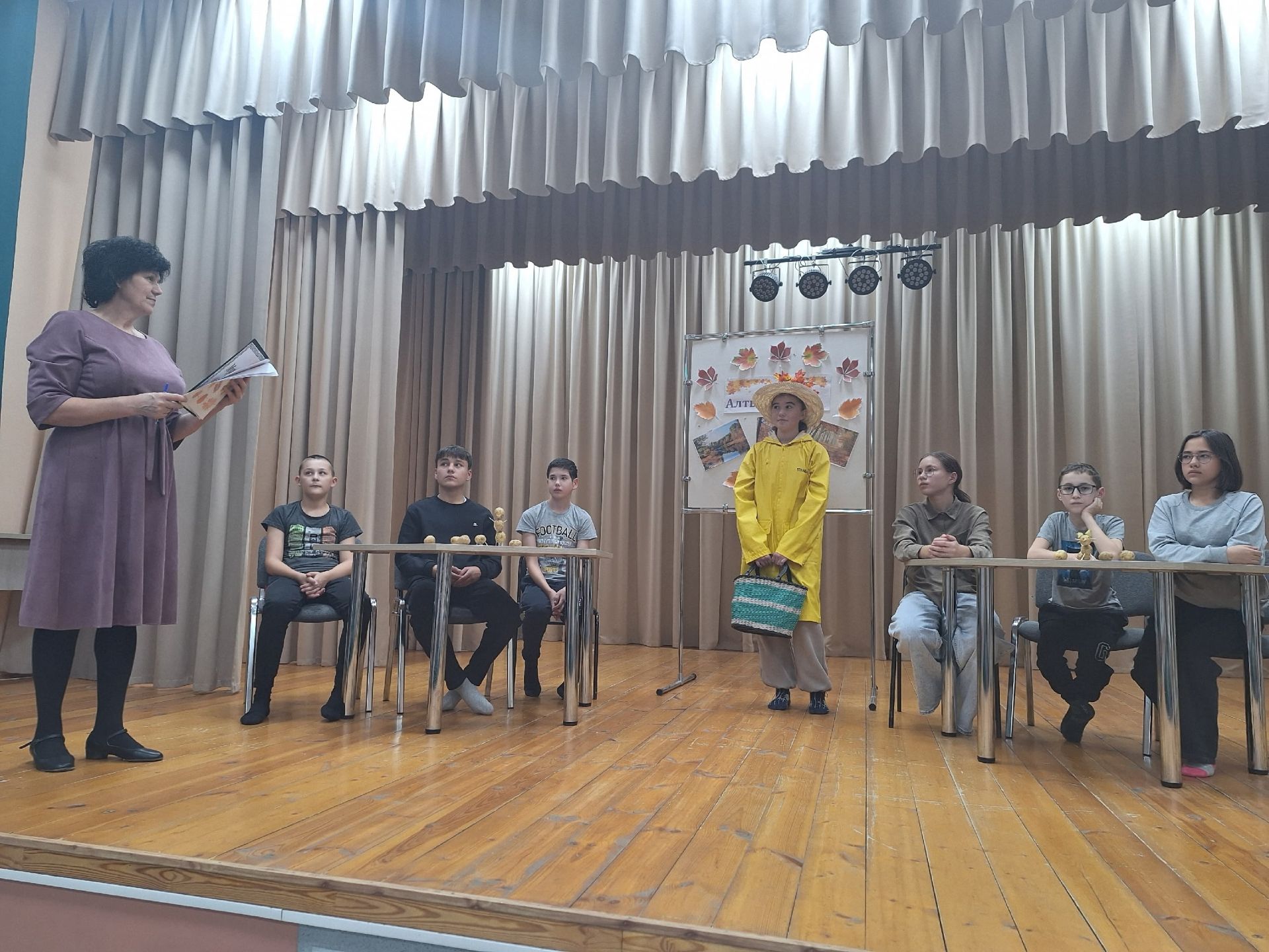 Мулла Иле мәдәният йортында яшүсмерләр өчен «Көзге бал» бәйрәме үткәрелде