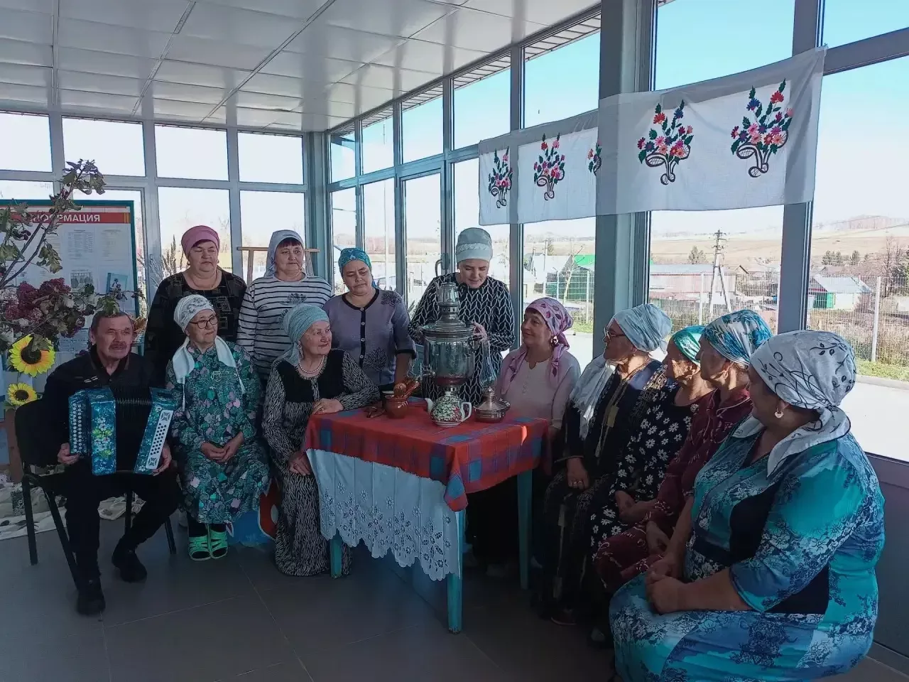 Олы Ачасырда өлкәннәр өчен «Самовар янында кунакта» дип исемләнгән очрашу узды