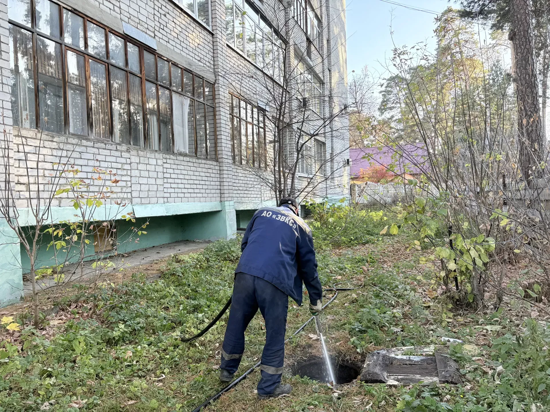Васильевоның Дзержинский урамында канализация чокыры чистартылды