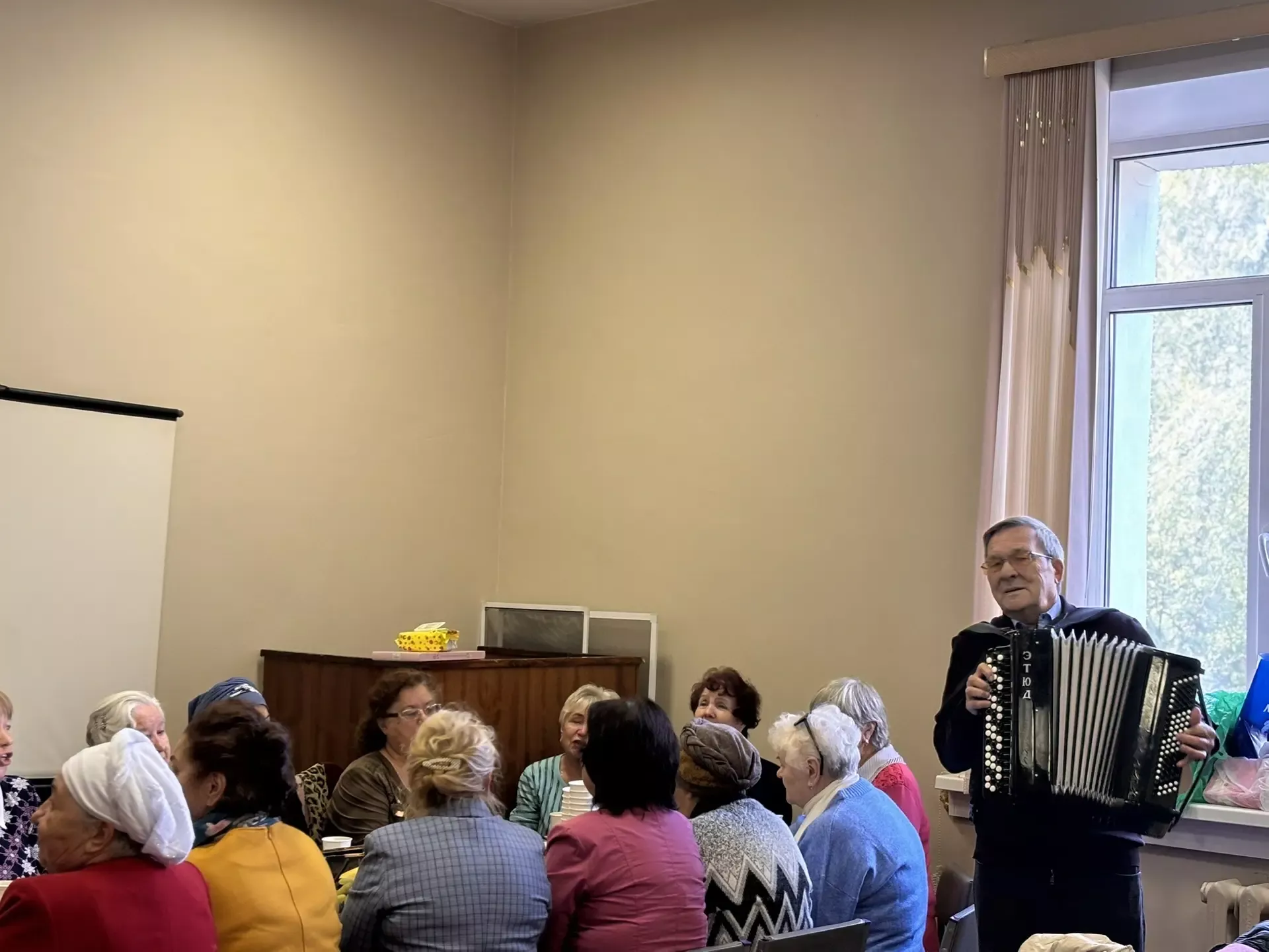Яшел Үзән район үзәк хастаханәсе өлкәннәр өчен бәйрәм оештырды