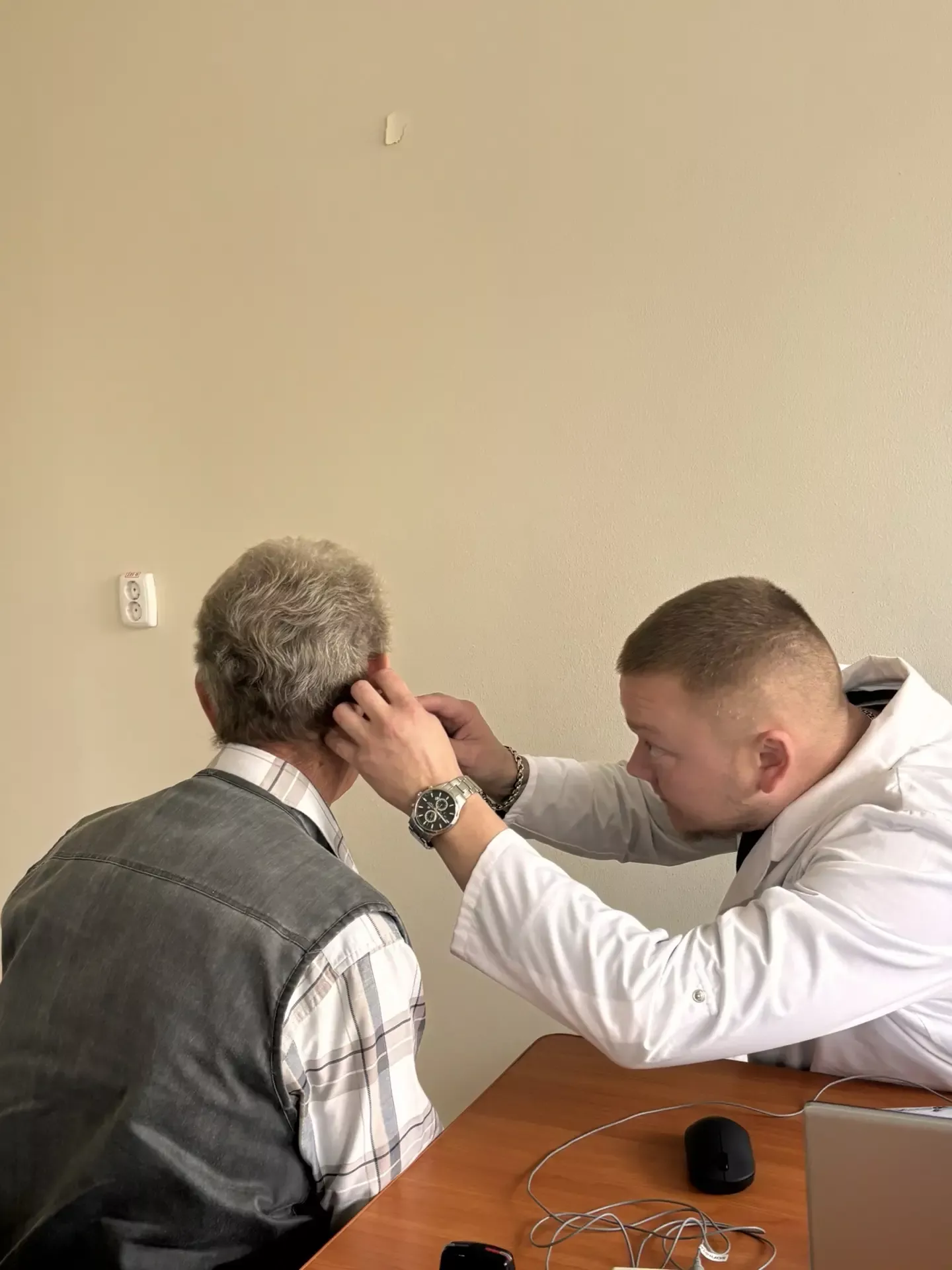РКБ белгечләре Яшел Үзәнгә ишетү аппаратлары тапшыру һәм урында инструктаж үткәрү өчен килде