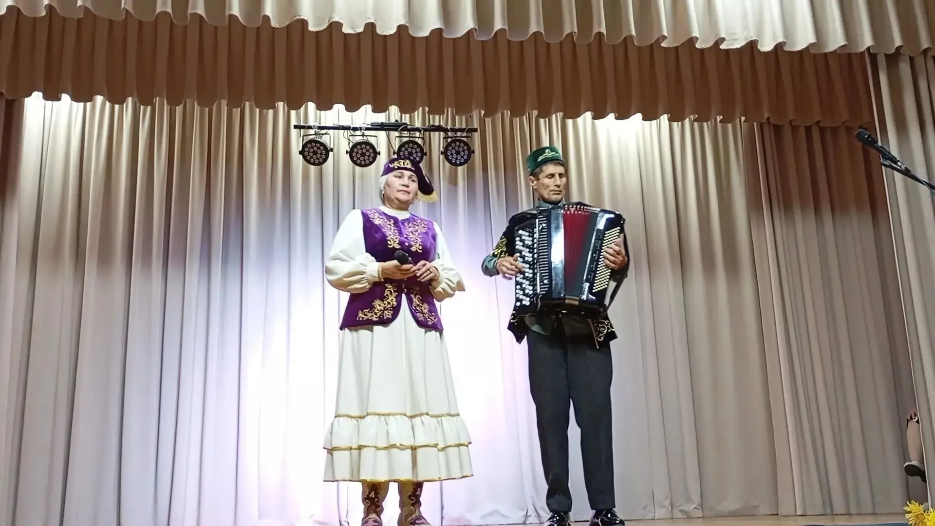 Мулла Илендә гармунчы Камил Хәлиуллинны искә алу кичәсенә багышланган хәйрия концерты узды