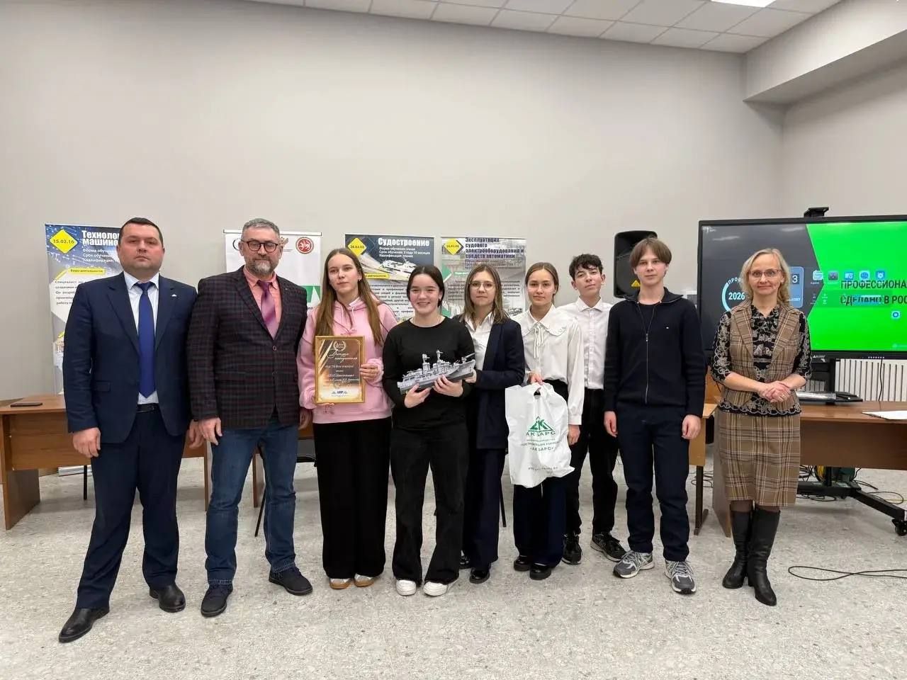 Яшел Үзән укучыларын суднолар төзү дөньясына «штурвал артына» бастырдылар