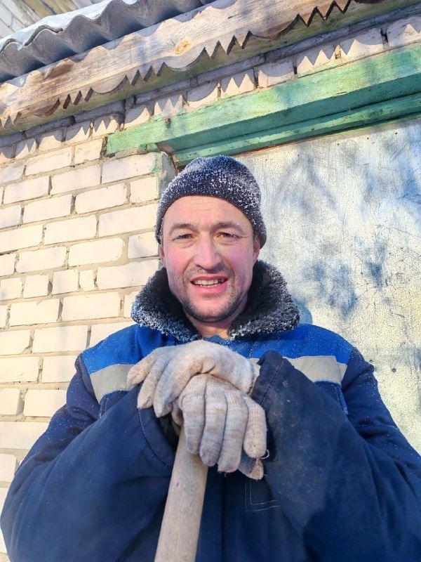 Олы Шырдан мәдәният йорты мөдире Наҗия Хәсәнова хезмәттәшләре белән бергә кар көри
